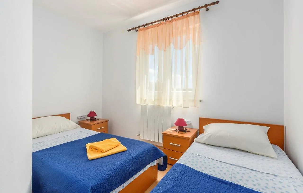 Apartments Stanko Fažana 2*,